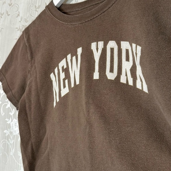 John Galt Brandy Melville “New York” Brown Cropped - Picture 6 of 6